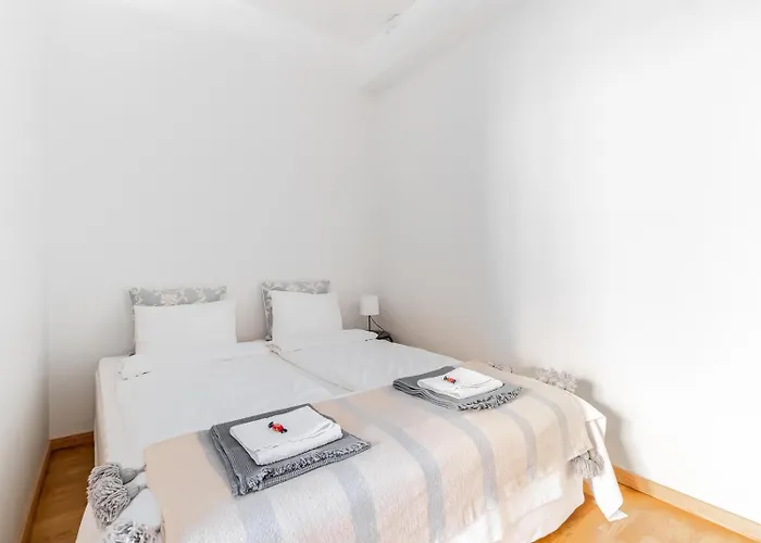 Cozy, Spacious And Calm - Location Апартаменты